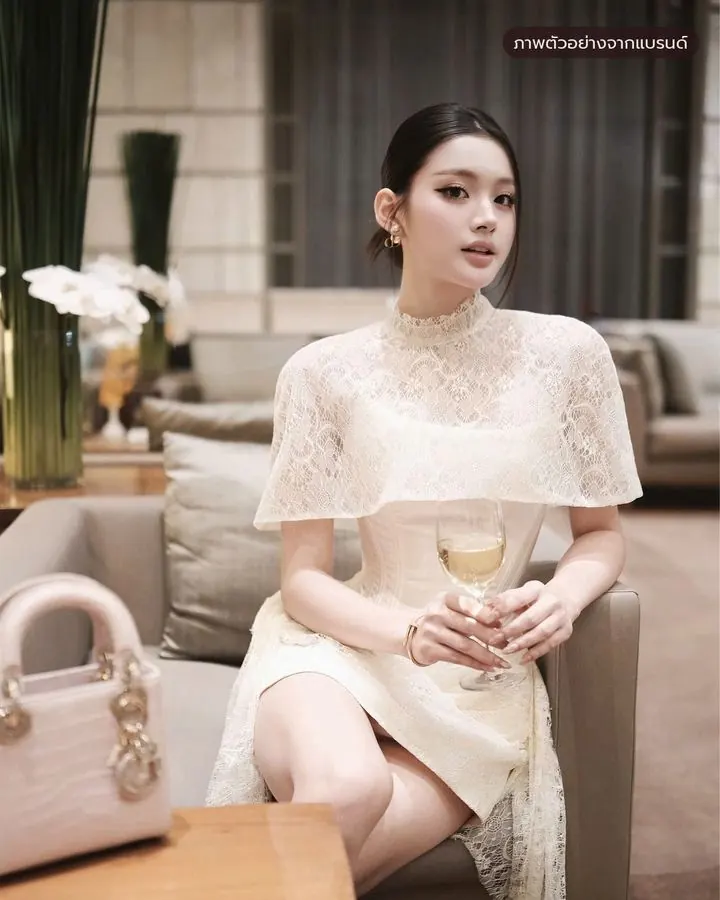 เดรสสั้นคอร์เซ็ตขาว ผ้าคลุมลูกไม้ รหัส SWT04 รูปที่ 4