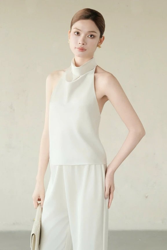 Soah · เสื้อคล้องคอสีครีม (เสื้ออย่างเดียว) รหัส SWT20 รูปที่ 2